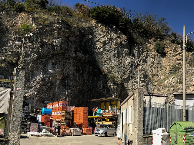 forniture per edilizia  a Genova | trasporto materiali edili Genova | smaltimento macerie Genova